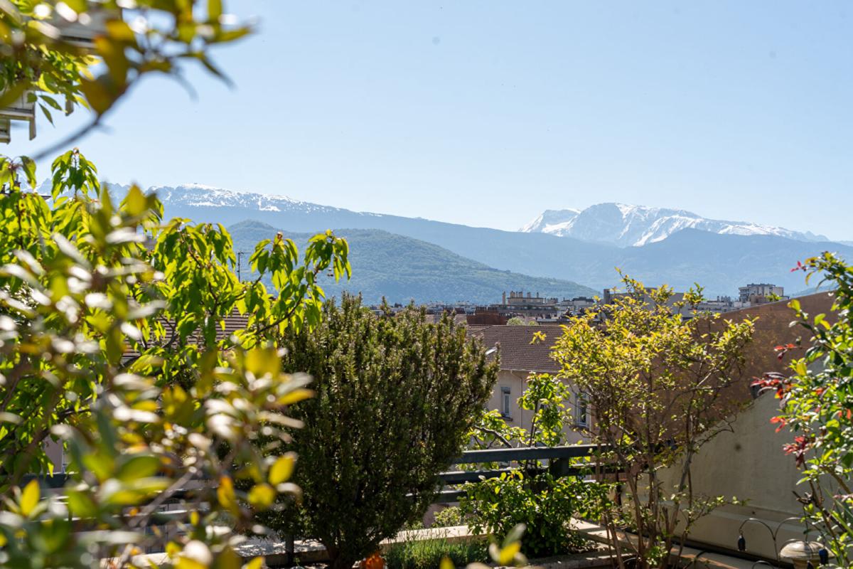 GRENOBLE OPPORTUNITÉ RARE   APPARTEMENT T4 DERNIER ÉTAGE + TERRASSE PANORAMIQUE 65 m² GARAGE 3