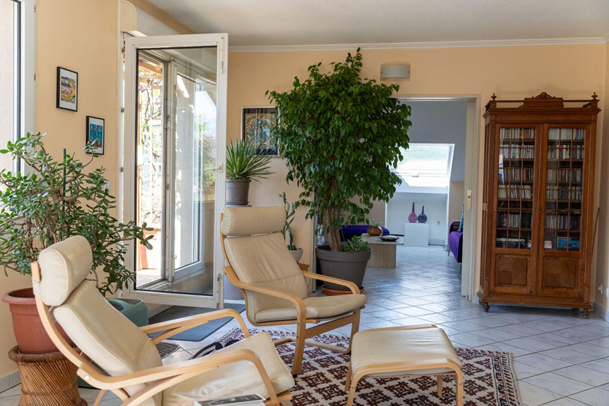 GRENOBLE OPPORTUNITÉ RARE   APPARTEMENT T4 DERNIER ÉTAGE + TERRASSE PANORAMIQUE 65 m² GARAGE 6