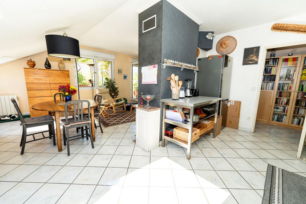 GRENOBLE OPPORTUNITÉ RARE   APPARTEMENT T4 DERNIER ÉTAGE + TERRASSE PANORAMIQUE 65 m² GARAGE 9