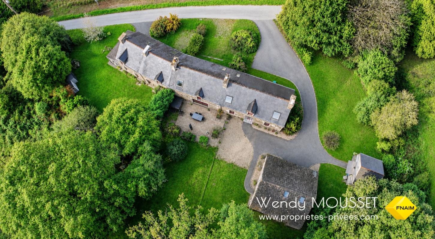 VANNES Ensemble de l'immobilier de caractère en pierres avec deux longères, dépendances, cabanes perchées à 20 min de Vannes 6