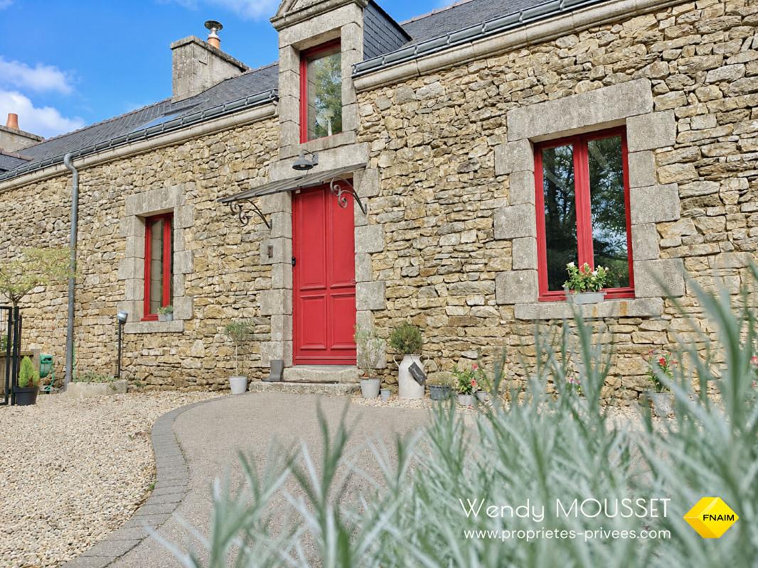 VANNES Ensemble de l'immobilier de caractère en pierres avec deux longères, dépendances, cabanes perchées à 20 min de Vannes 9