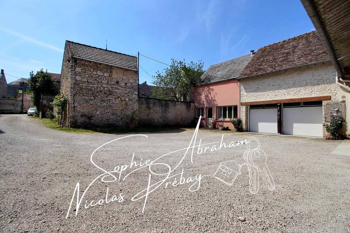 MEREVILLE Charme et volumes : magnifique maison en pierre au coeur de Méréville 13