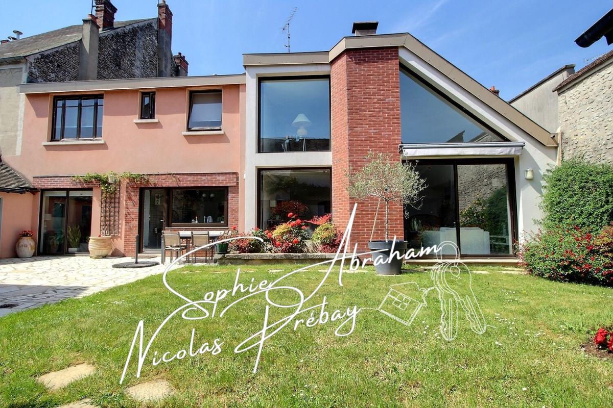 MEREVILLE Charme et volumes : magnifique maison en pierre au coeur de Méréville 14