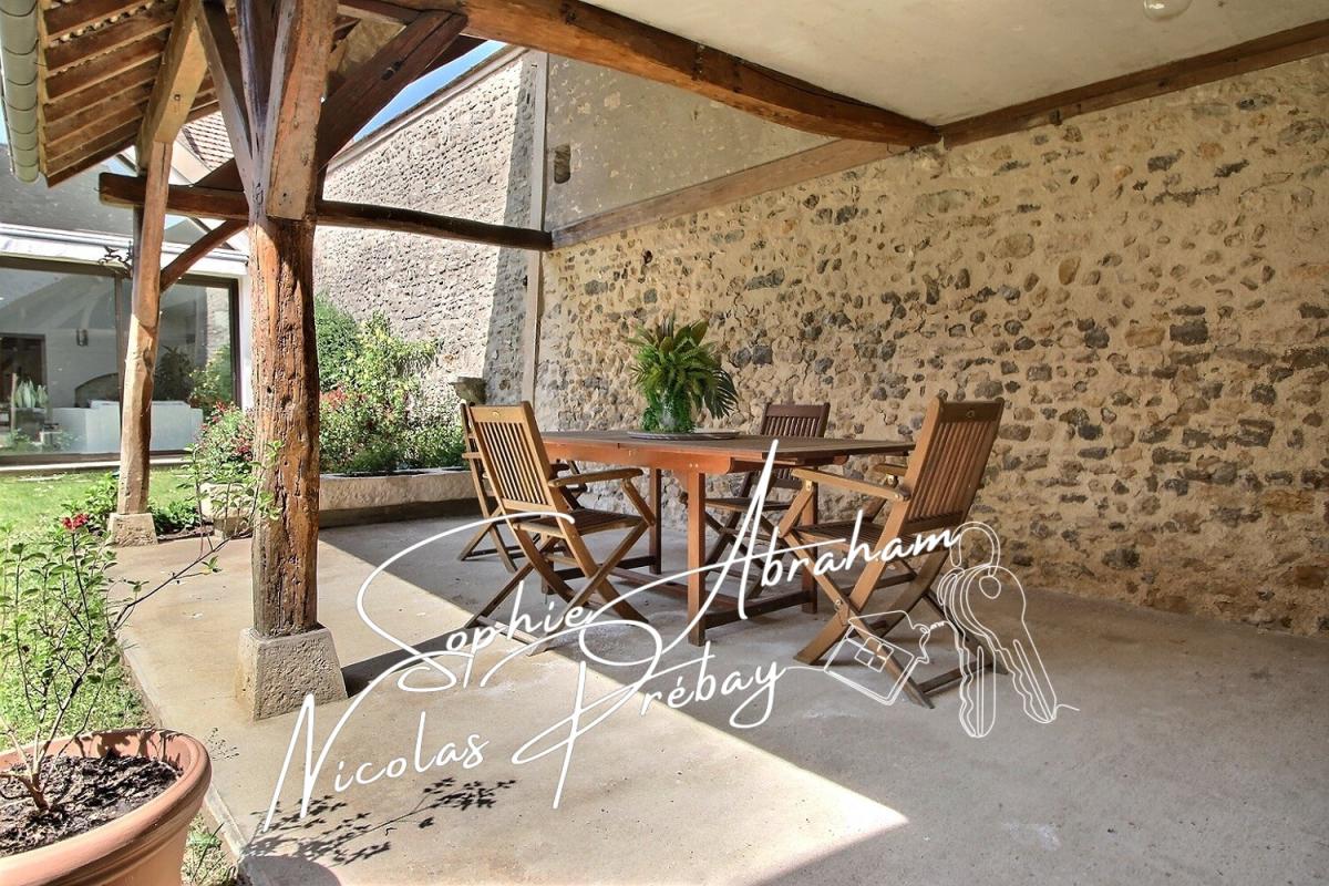 MEREVILLE Charme et volumes : magnifique maison en pierre au coeur de Méréville 16