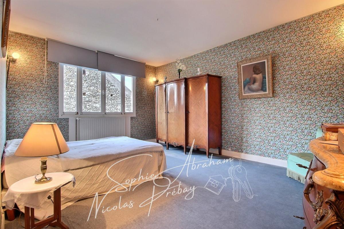 MEREVILLE Charme et volumes : magnifique maison en pierre au coeur de Méréville 5