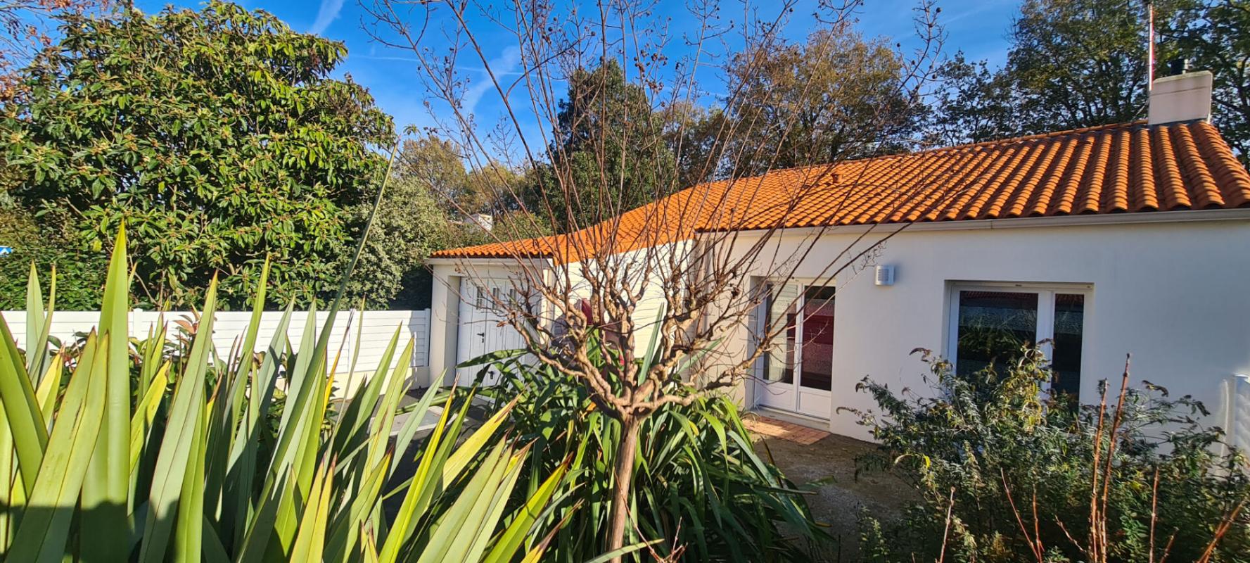 CLISSON Maison Clisson 4 pièces 78.39 M² . 2 Chs . T 307 M² . Garage . Terrasse 1