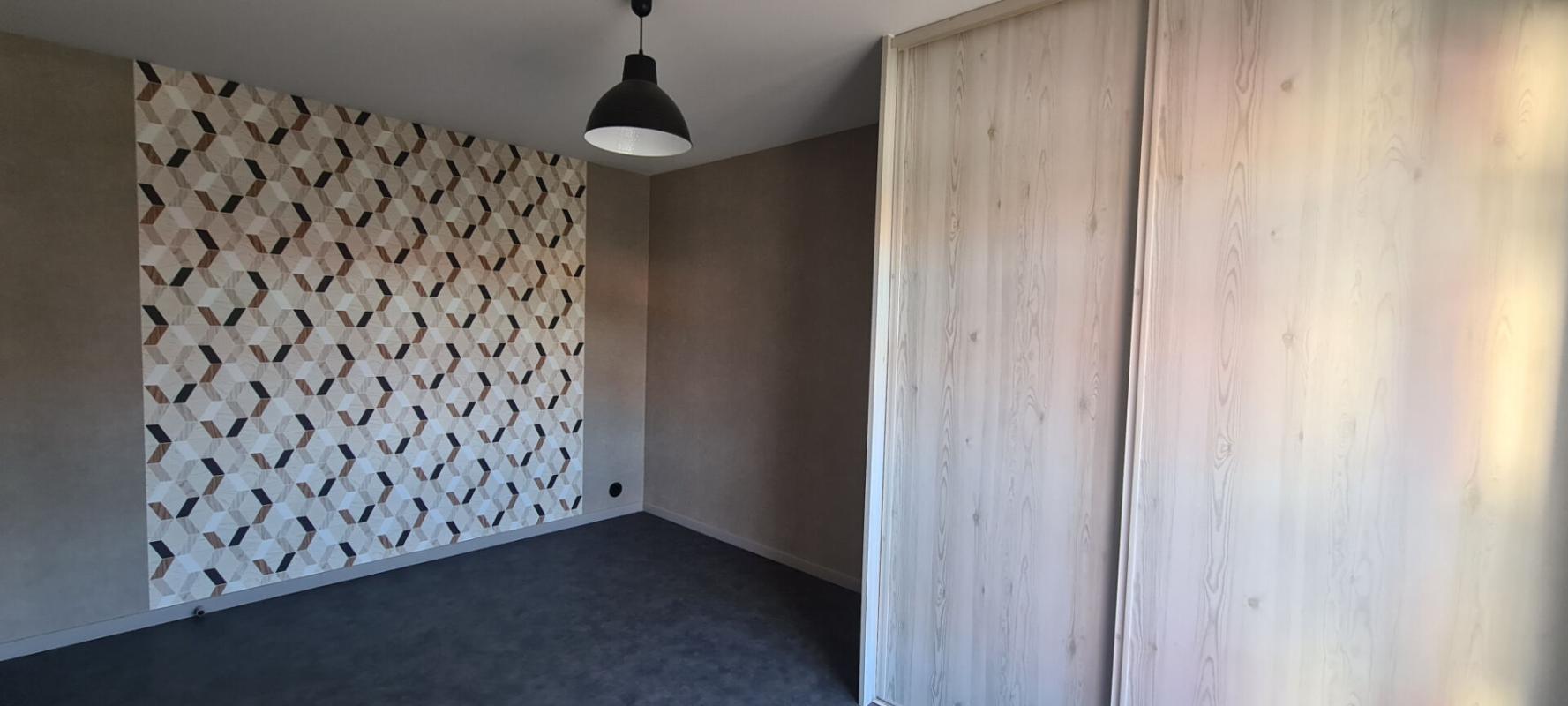 CLISSON Maison Clisson 4 pièces 78.39 M² . 2 Chs . T 307 M² . Garage . Terrasse 11