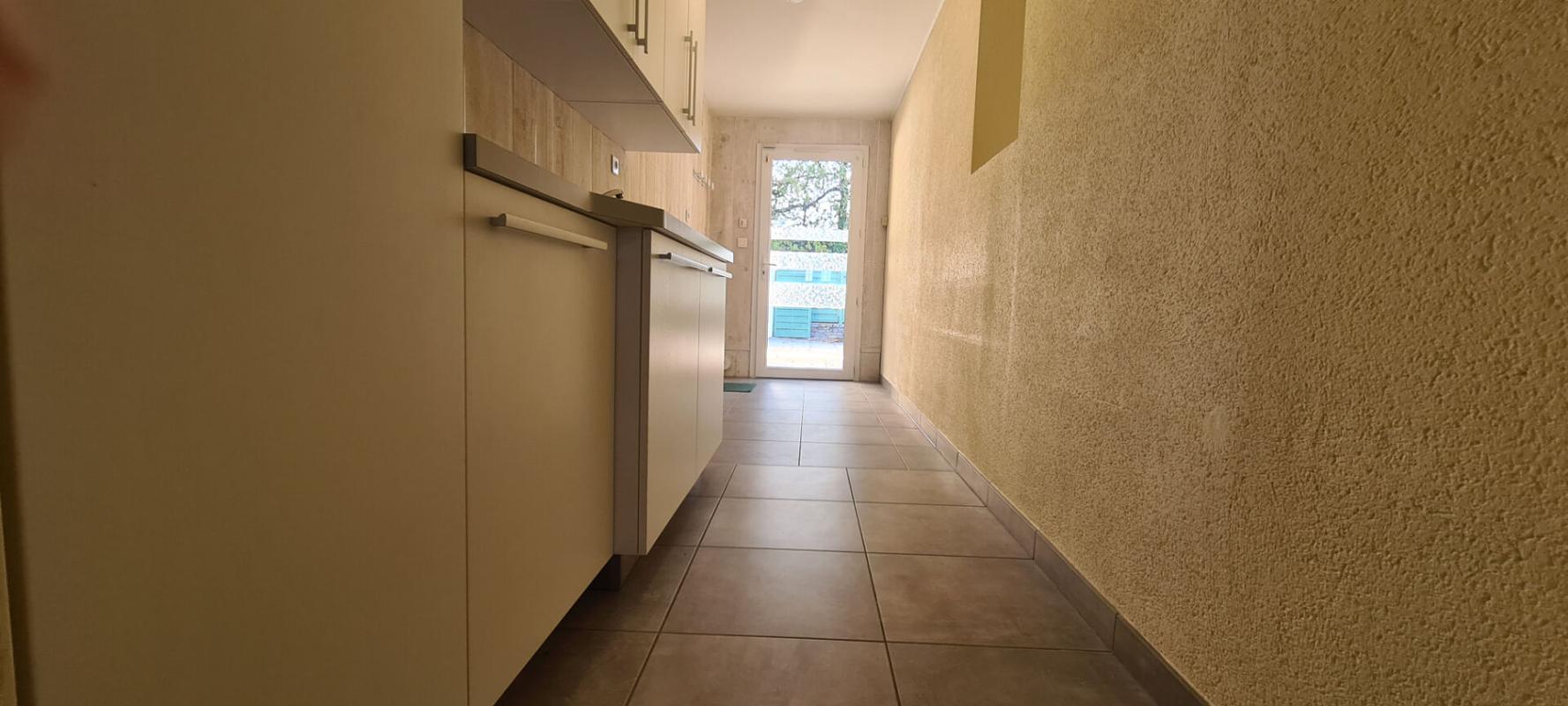 CLISSON Maison Clisson 4 pièces 78.39 M² . 2 Chs . T 307 M² . Garage . Terrasse 14