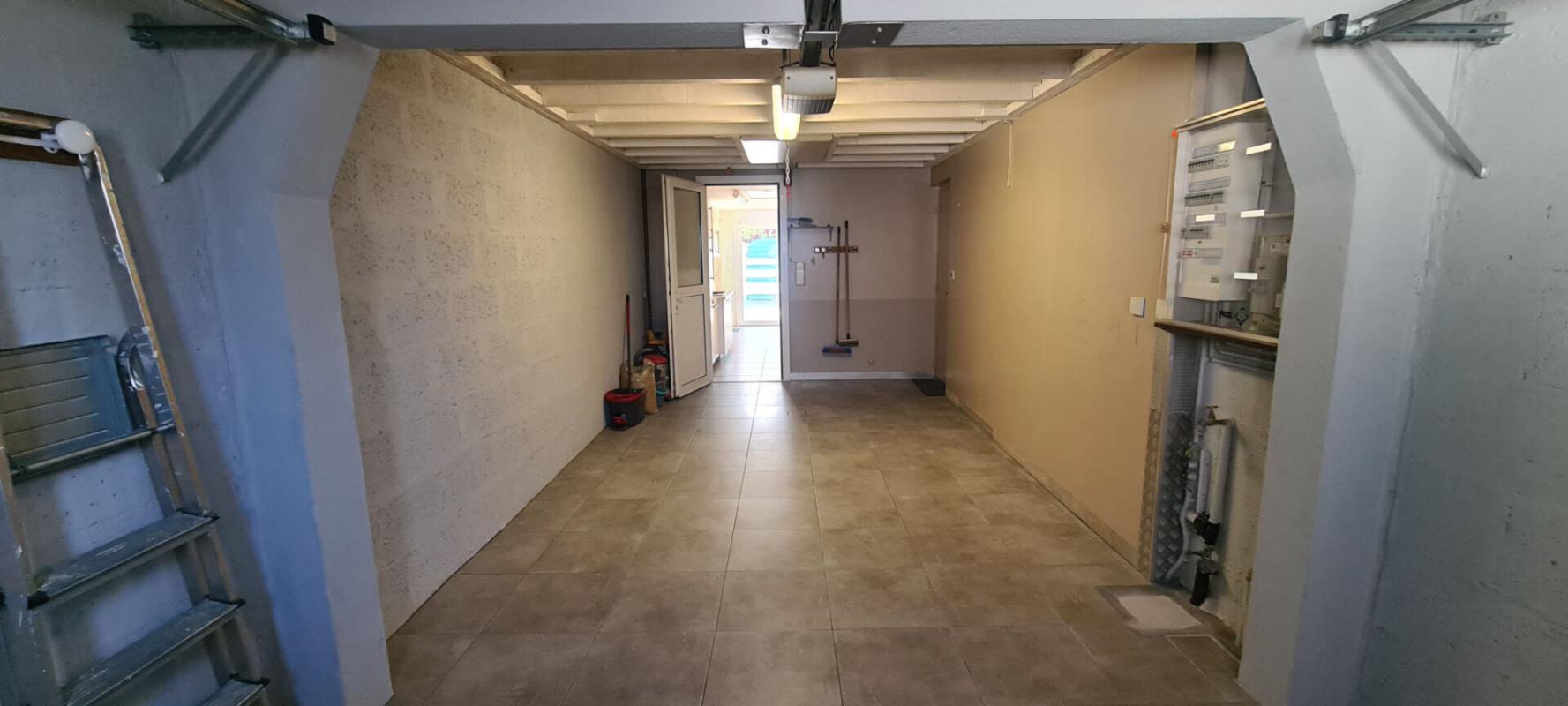 CLISSON Maison Clisson 4 pièces 78.39 M² . 2 Chs . T 307 M² . Garage . Terrasse 15
