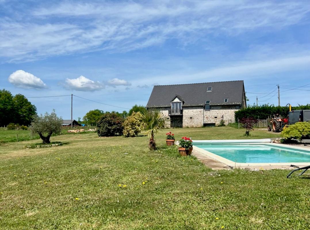 SAINT-MARTIN-LA-MEANNE Maison Saint Martin La Meanne 5 pièce(s) 225 m2 2