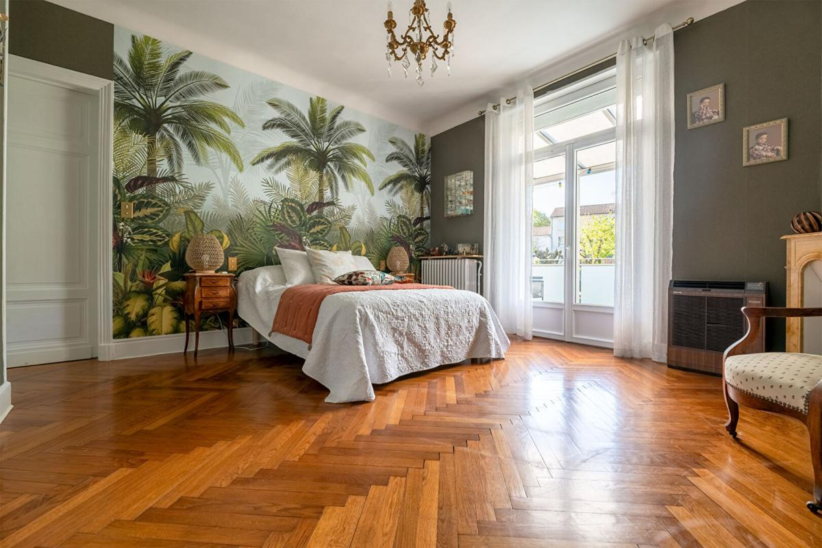 BOULAZAC Maison de ville Boulazac 7 pièce(s) 223 m2 avec piscine intérieure 13