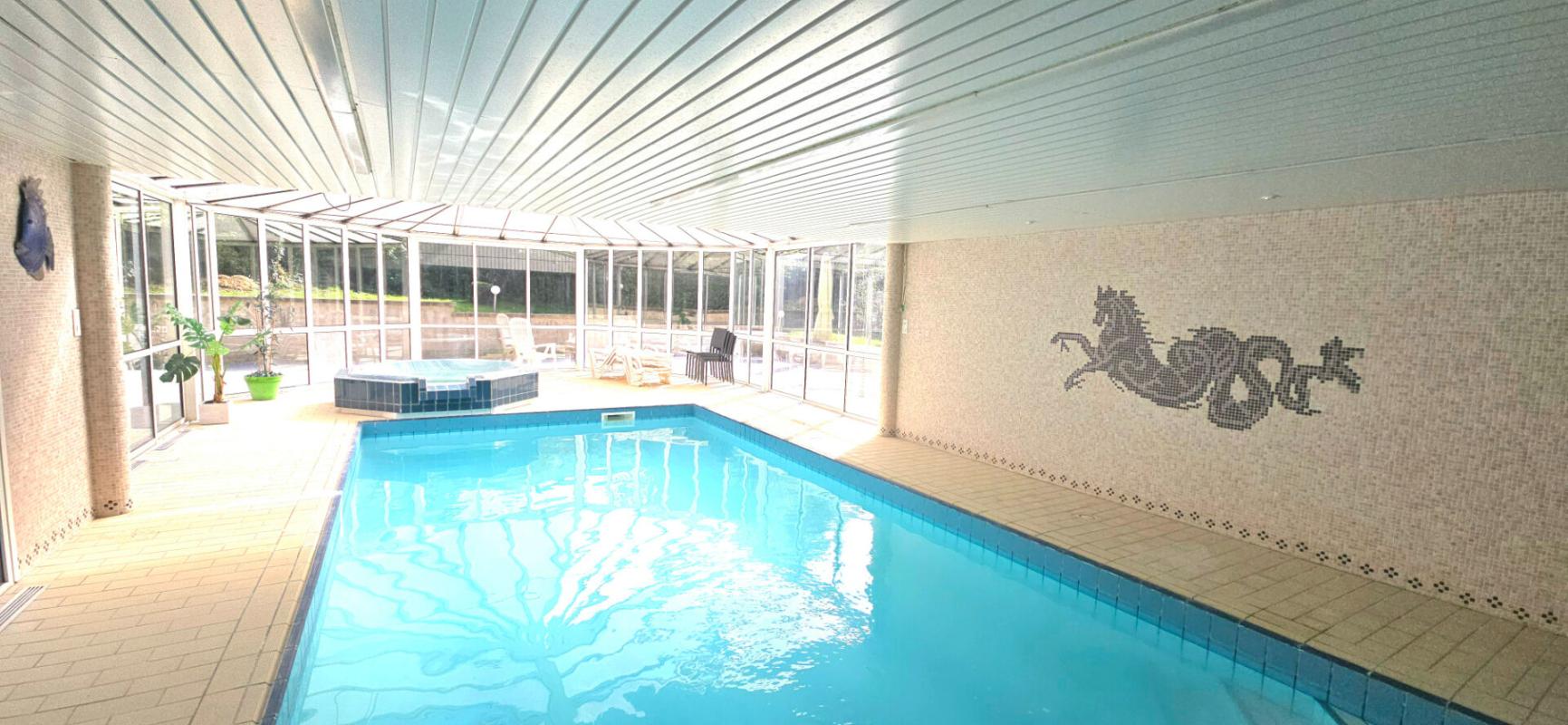 BOULAZAC Maison de ville Boulazac 7 pièce(s) 223 m2 avec piscine intérieure 16