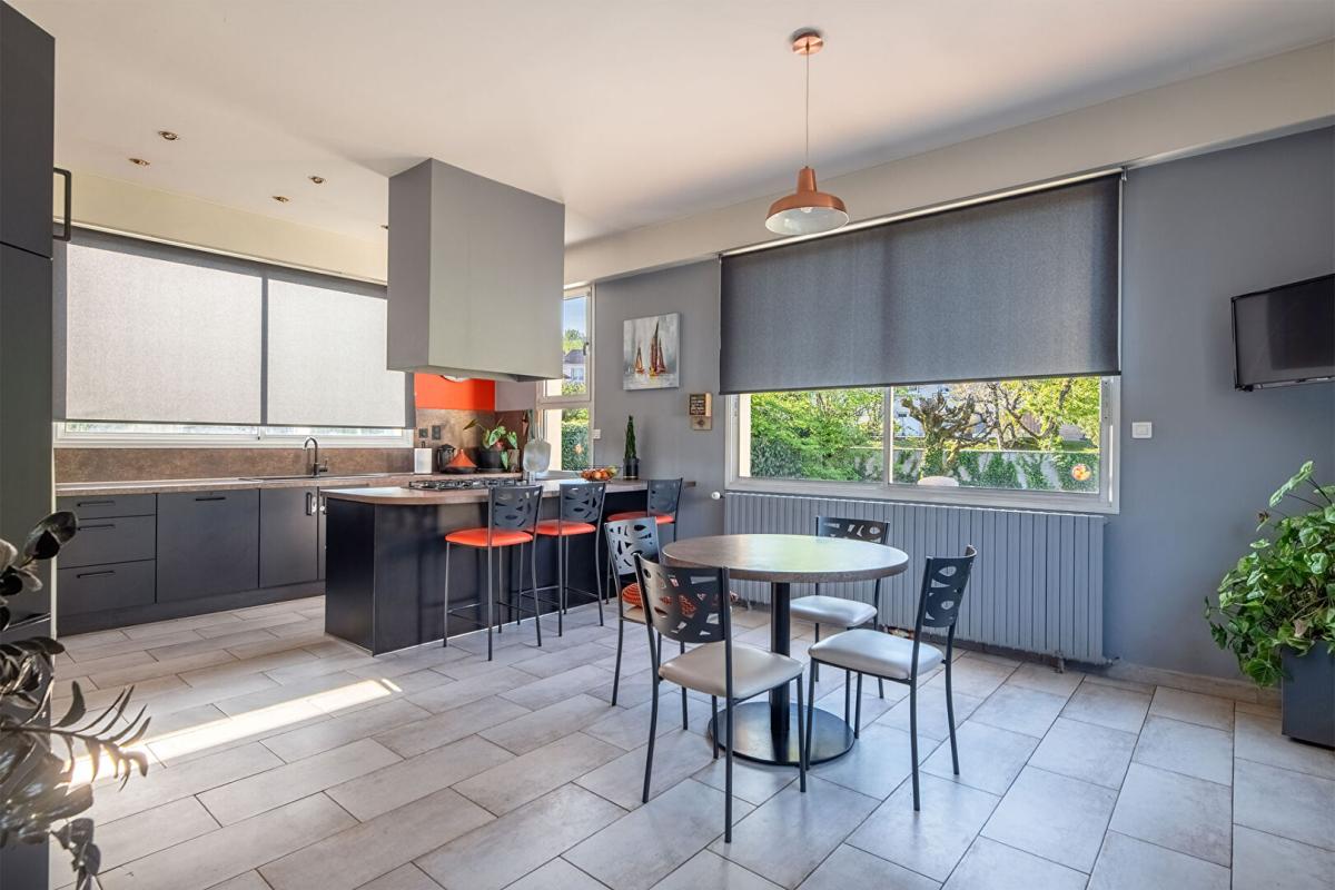 BOULAZAC Maison de ville Boulazac 7 pièce(s) 223 m2 avec piscine intérieure 8