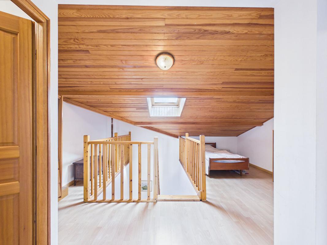 LIGUGE Maison à Ligugé de 230 m2 , 4 chambres +1 studio indépendant, jardin, garage 10