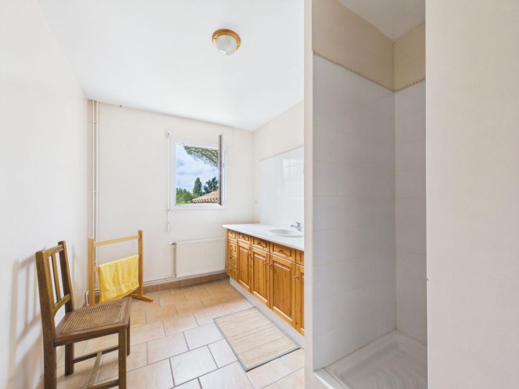 LIGUGE Maison à Ligugé de 230 m2 , 4 chambres +1 studio indépendant, jardin, garage 11