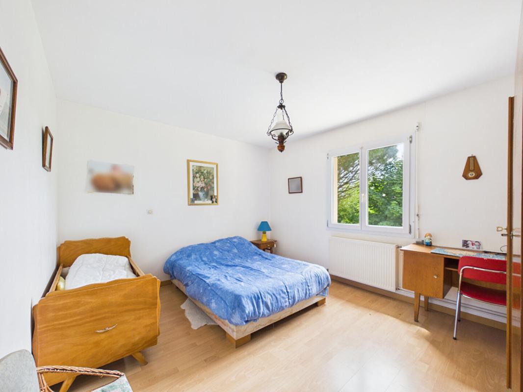 LIGUGE Maison à Ligugé de 230 m2 , 4 chambres +1 studio indépendant, jardin, garage 13