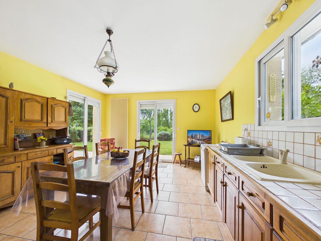 LIGUGE Maison à Ligugé de 230 m2 , 4 chambres +1 studio indépendant, jardin, garage 5