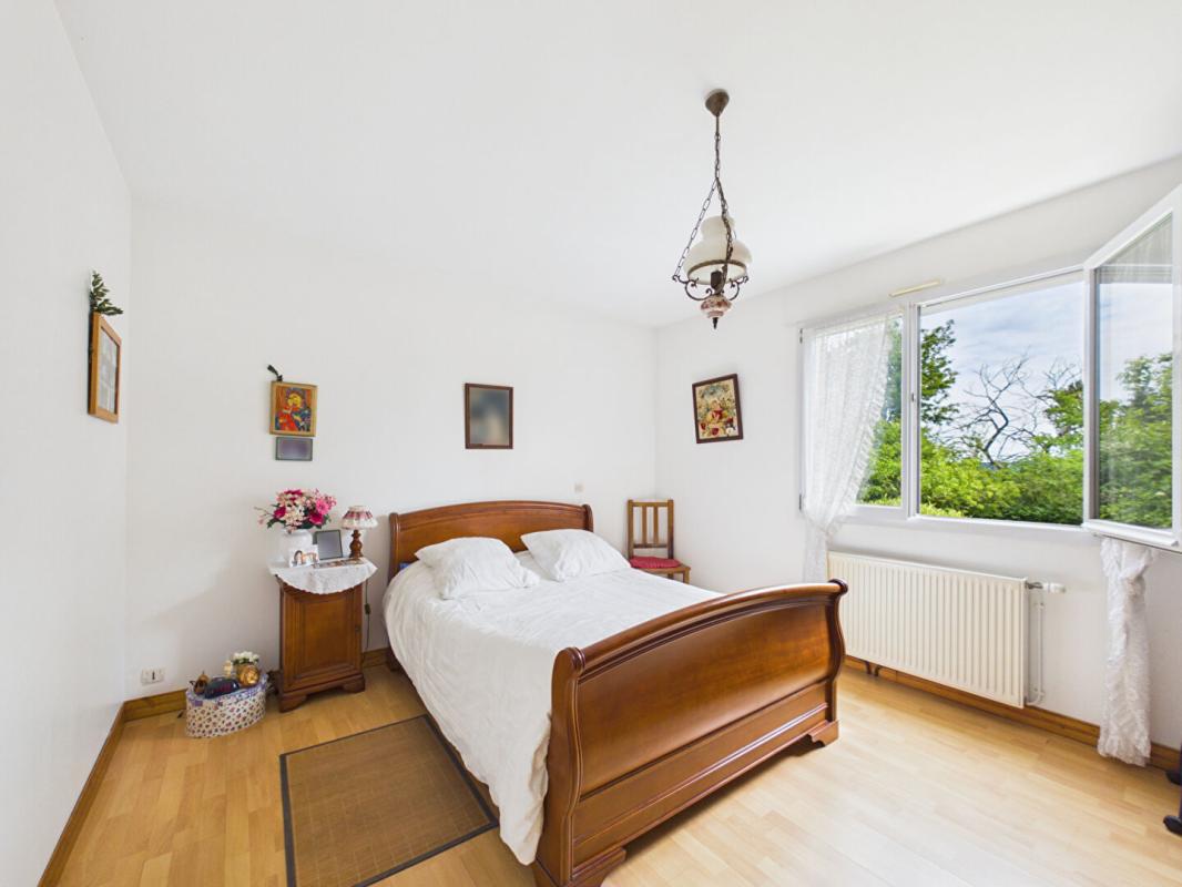 LIGUGE Maison à Ligugé de 230 m2 , 4 chambres +1 studio indépendant, jardin, garage 9