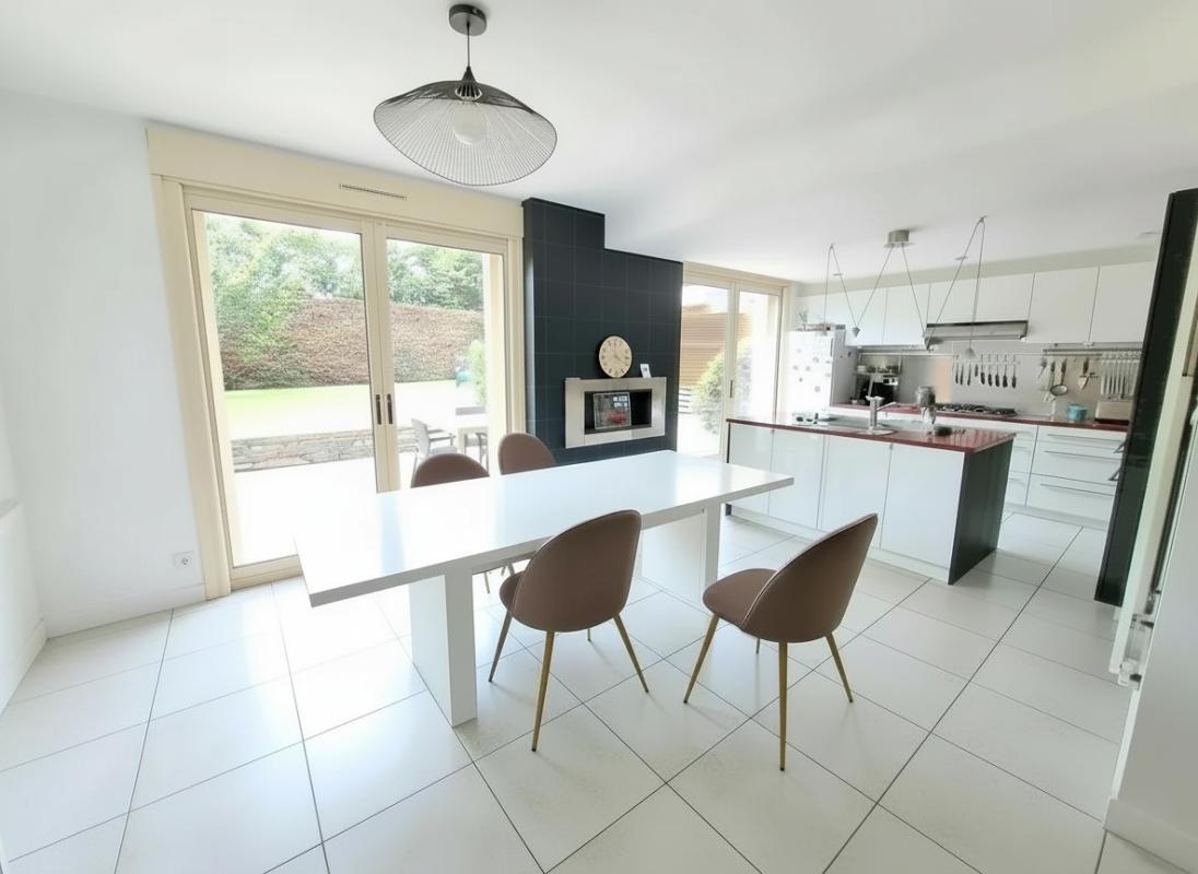 ANGERS Maison familiale lumineuse avec jardin et garage - Angers Saint-Léonard ? 192 m² 4