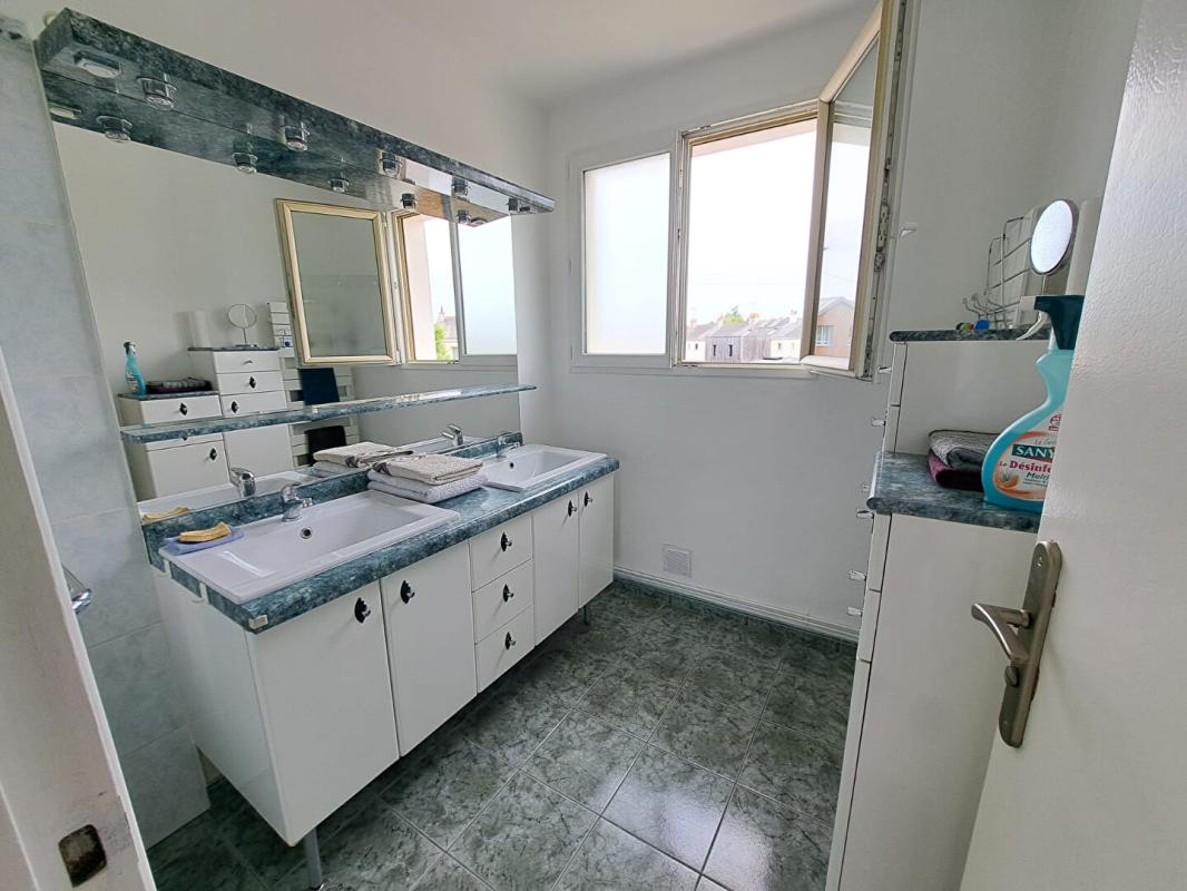ANGERS Maison familiale lumineuse avec jardin et garage - Angers Saint-Léonard ? 192 m² 8