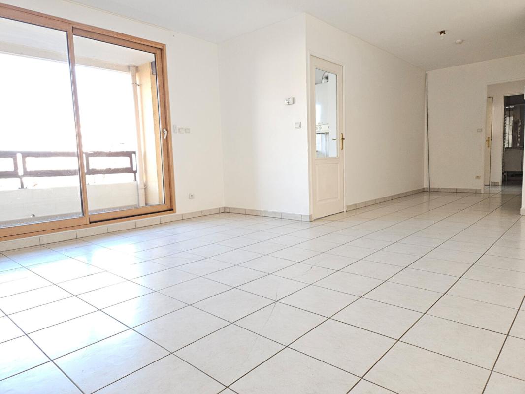 DECINES-CHARPIEU Appartement Decines Charpieu 3 pièce(s) 73.19 m2 2