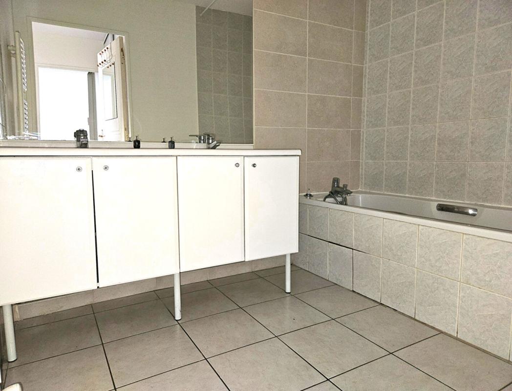 DECINES-CHARPIEU Appartement Decines Charpieu 3 pièce(s) 73.19 m2 9