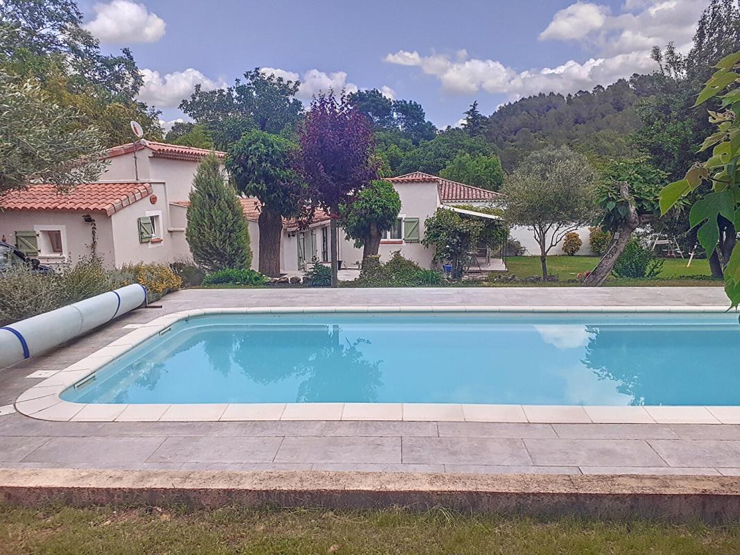 LE VAL Villa sur 1700m² de terrain avec piscine, appartement et garage - LE VAL 1