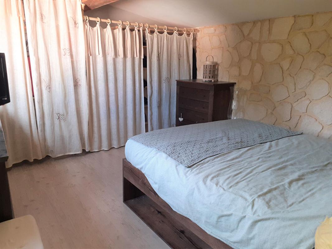 LE VAL Villa sur 1700m² de terrain avec piscine, appartement et garage - LE VAL 14