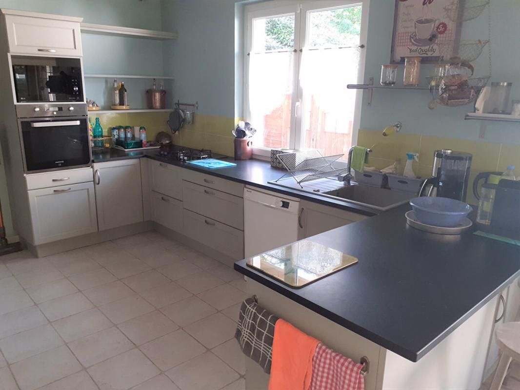 LE VAL Villa sur 1700m² de terrain avec piscine, appartement et garage - LE VAL 15