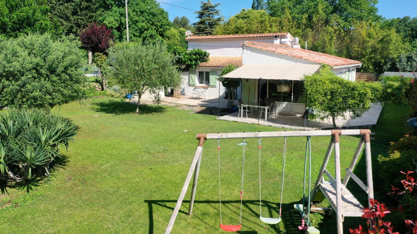 LE VAL Villa sur 1700m² de terrain avec piscine, appartement et garage - LE VAL 17