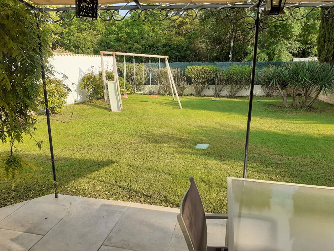 LE VAL Villa sur 1700m² de terrain avec piscine, appartement et garage - LE VAL 18