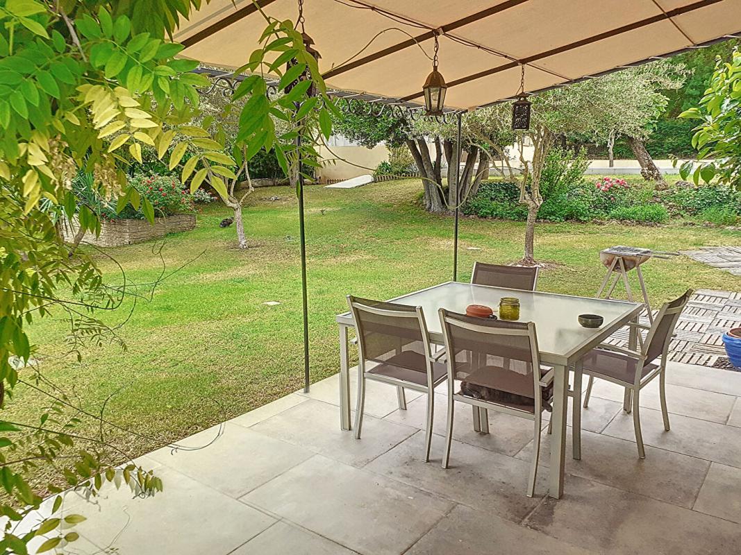 LE VAL Villa sur 1700m² de terrain avec piscine, appartement et garage - LE VAL 2