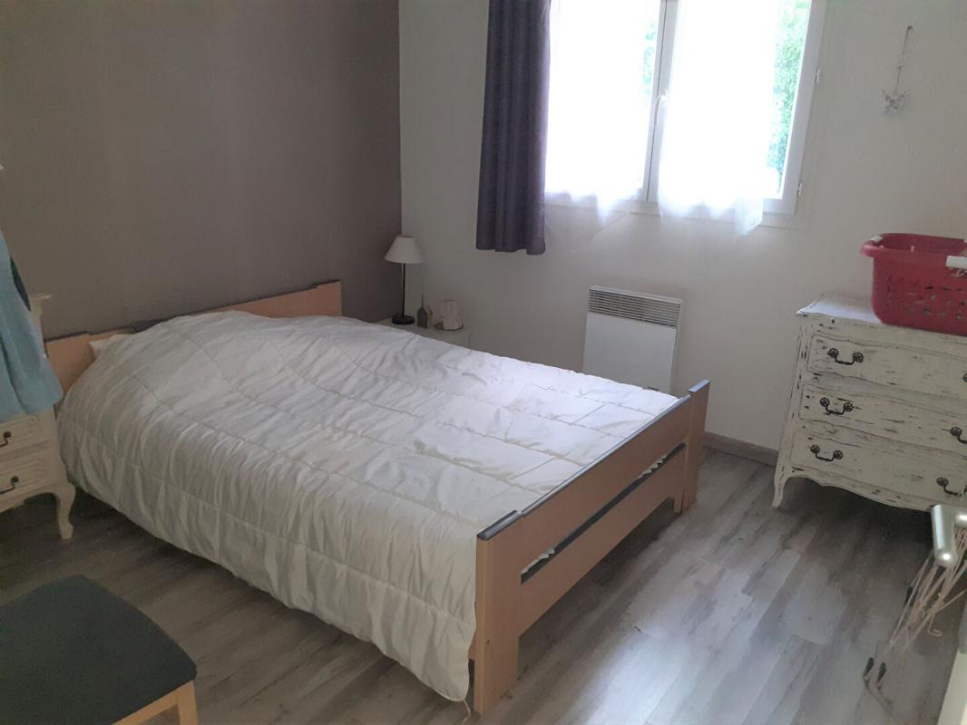 LE VAL Villa sur 1700m² de terrain avec piscine, appartement et garage - LE VAL 8