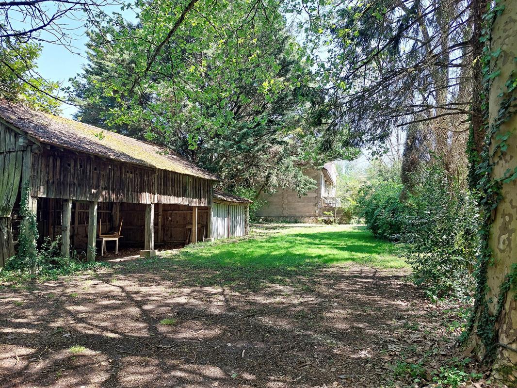 SAINT-ASTIER Maison individuelle 7 pièce(s) 176 m2 + dépendances 9
