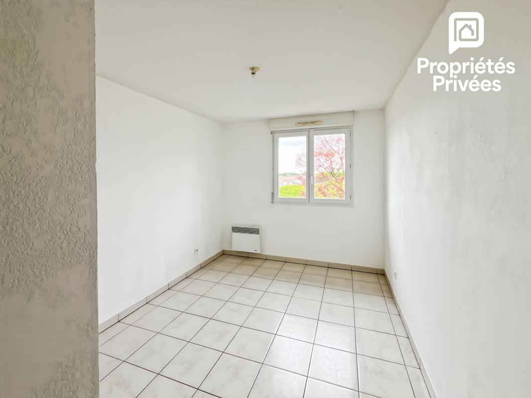 SAINT-ANDRE-DE-CUBZAC Appartement T3 centre Saint-André-de-Cubzac, aucun travaux , 2 places de parking 4