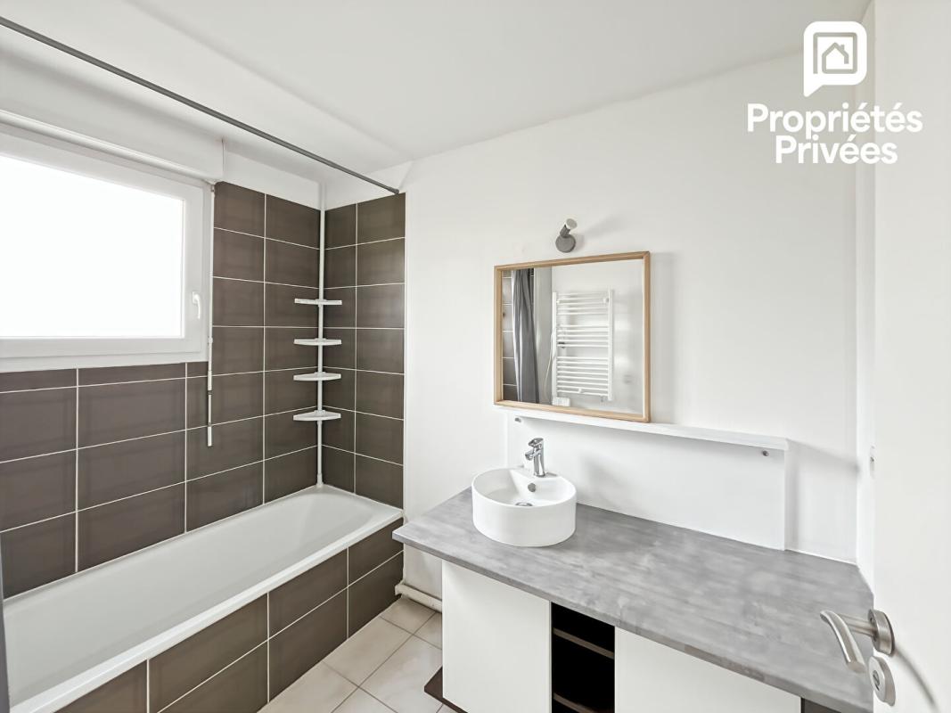 SAINT-ANDRE-DE-CUBZAC Appartement T3 centre Saint-André-de-Cubzac, aucun travaux , 2 places de parking 7