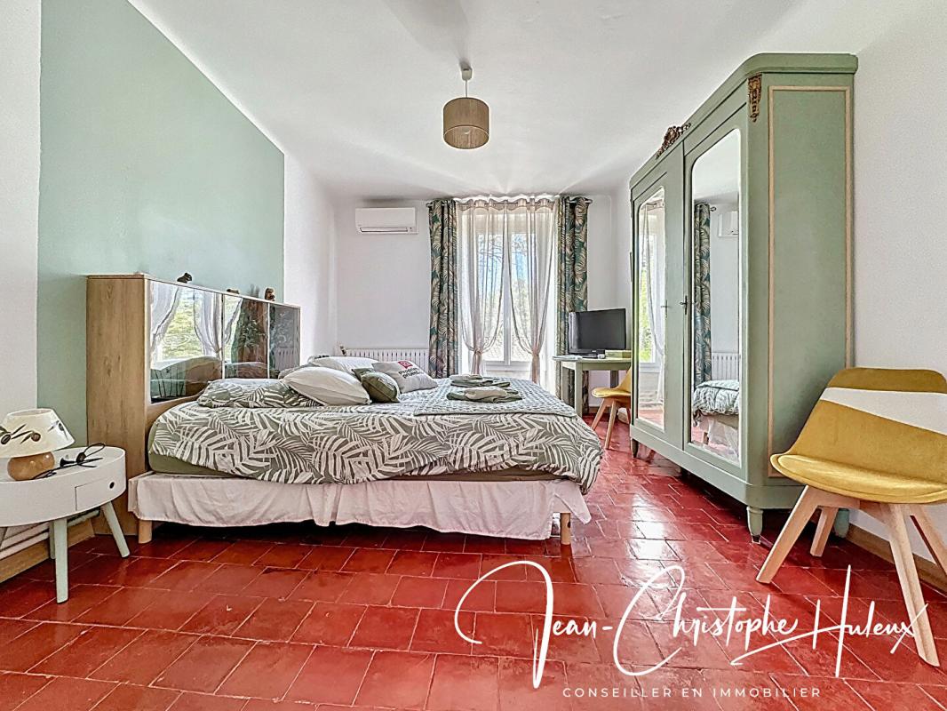 NIMES Maison familiale 18 pièce(s) 418 m2 13