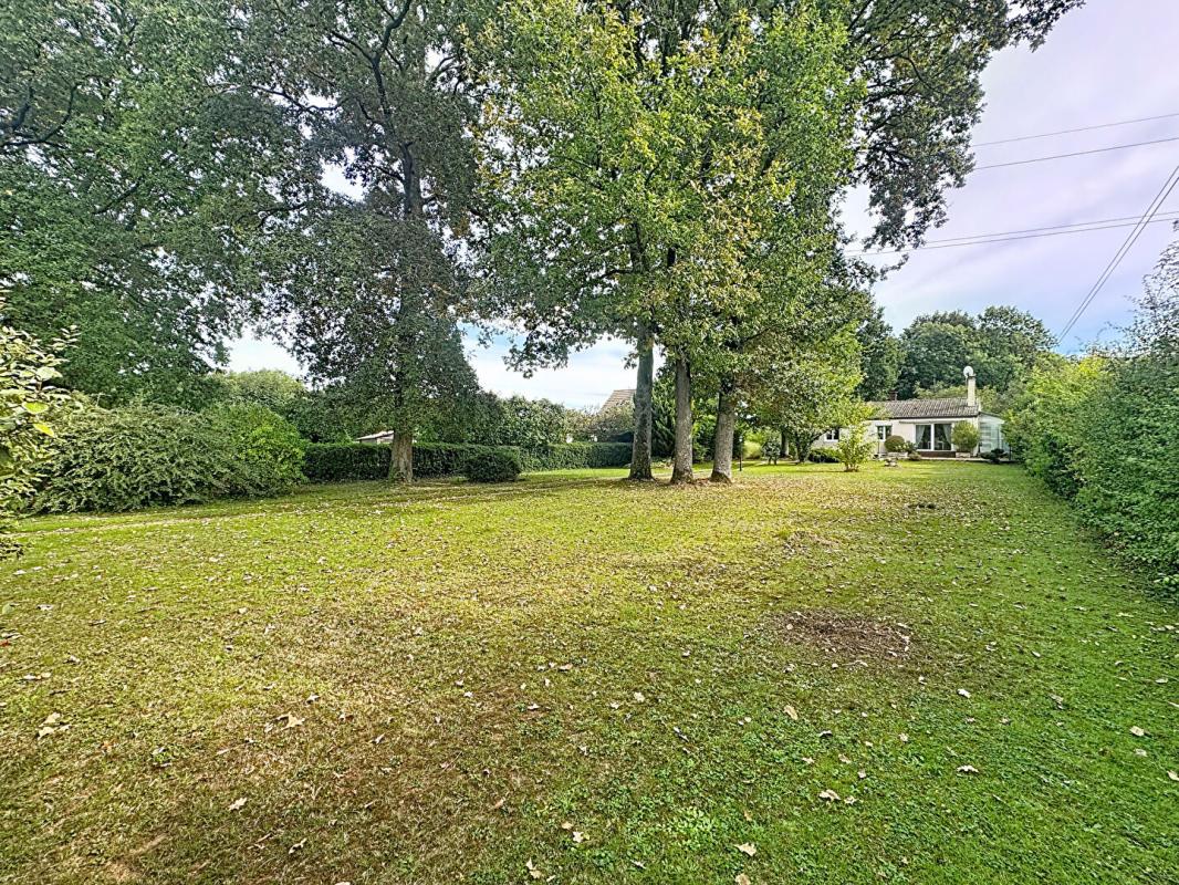 CHAMARANDE Coup de coeur garanti !  Maison familiale sans vis-à-vis sur grand terrain arboré ! 13