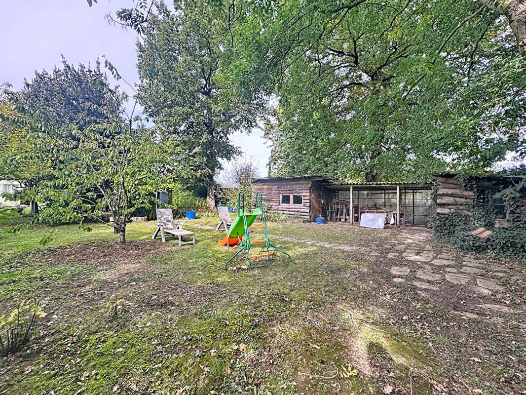 CHAMARANDE Coup de coeur garanti !  Maison familiale sans vis-à-vis sur grand terrain arboré ! 17