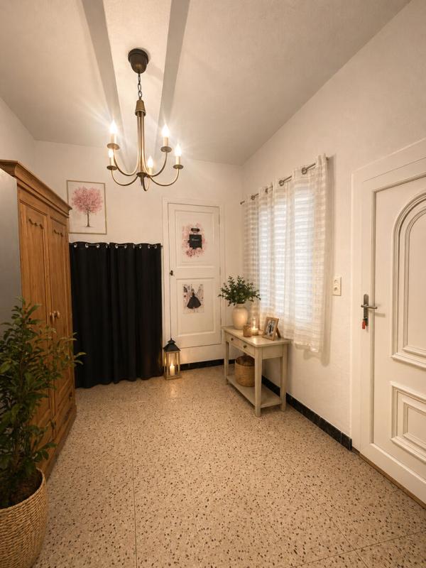 VILLENEUVE-LES-BEZIERS Maison de ville avec patio 2