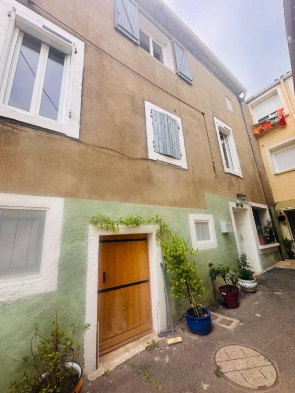 VILLENEUVE-LES-BEZIERS Maison de ville avec patio 5