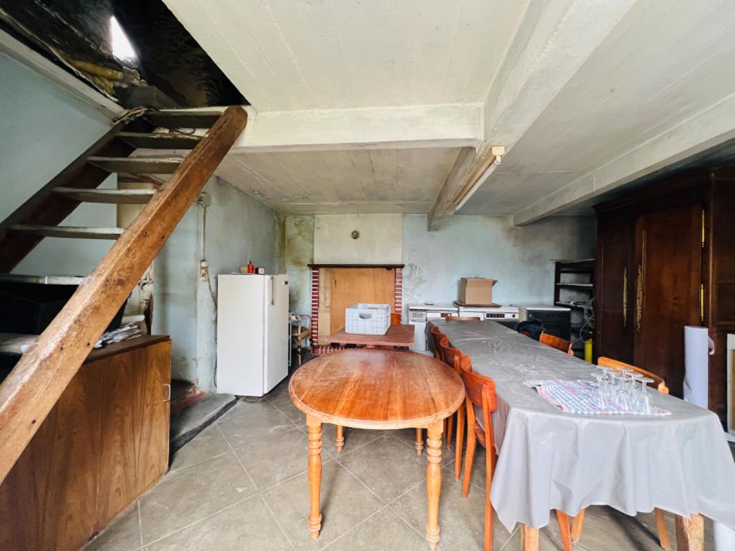 JOUE-SUR-ERDRE Propriété à rénover avec terres agricoles 6