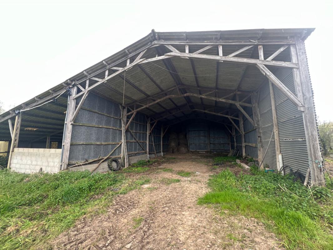 JOUE-SUR-ERDRE Propriété à rénover avec terres agricoles 9