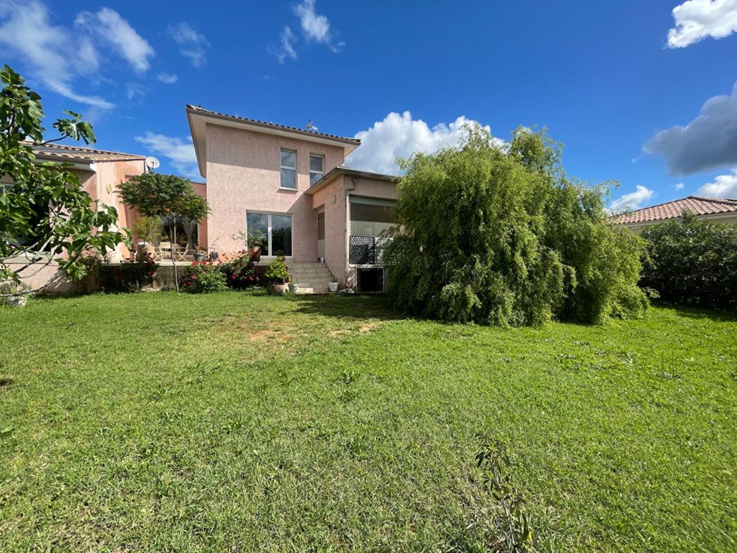 SAINT-CLEMENT Villa contemporaine Saint Clement 5 pièce(s) 150 m2 garage sue terrain 816 m2 15