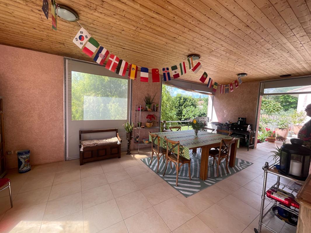 SAINT-CLEMENT Villa contemporaine Saint Clement 5 pièce(s) 150 m2 garage sue terrain 816 m2 17