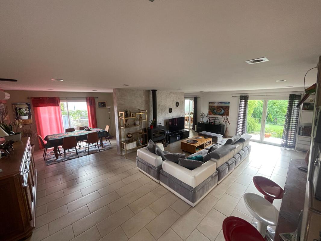 SAINT-CLEMENT Villa contemporaine Saint Clement 5 pièce(s) 150 m2 garage sue terrain 816 m2 3