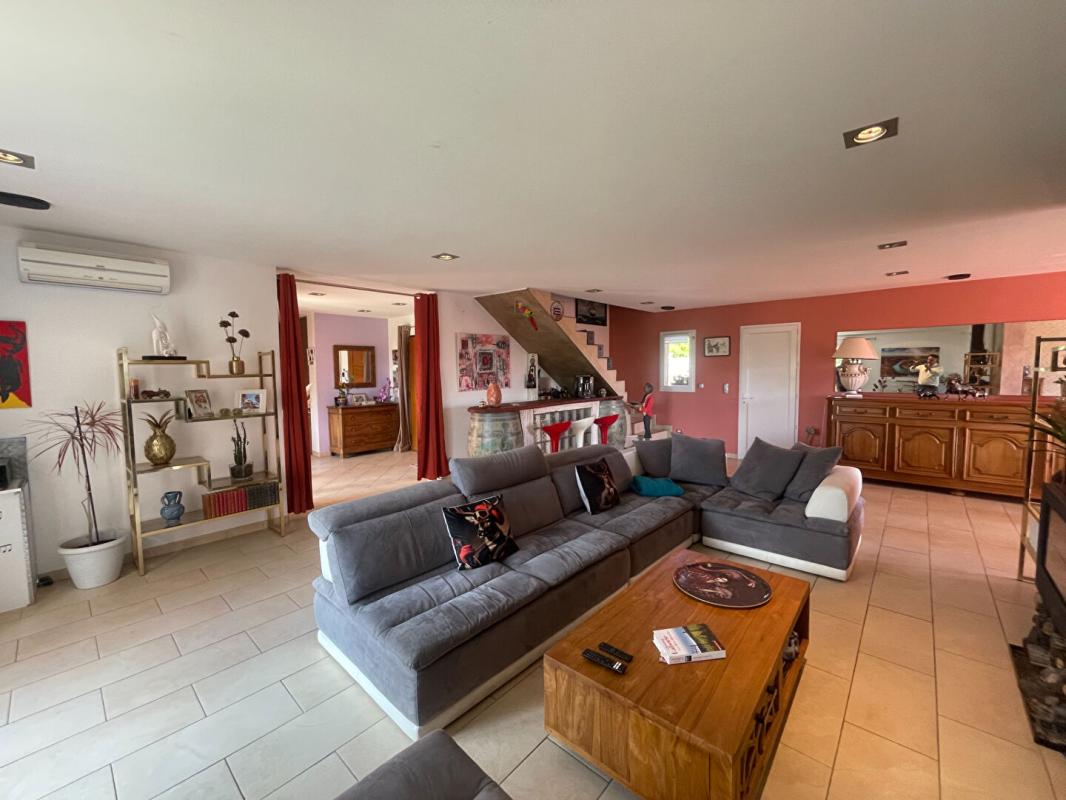 SAINT-CLEMENT Villa contemporaine Saint Clement 5 pièce(s) 150 m2 garage sue terrain 816 m2 4