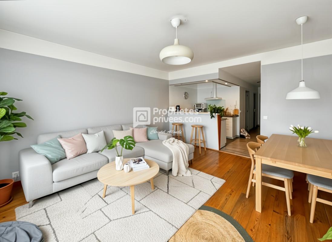 BORDEAUX Bordeaux  Appartement  de 65 m2 avec 2 Chambres et TERRASSE 1