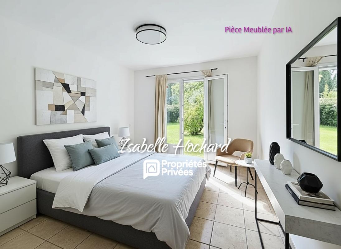 CUERS Maison familiale avec piscine, grands volumes et fort potentiel. Terrain 1 982 m² 11
