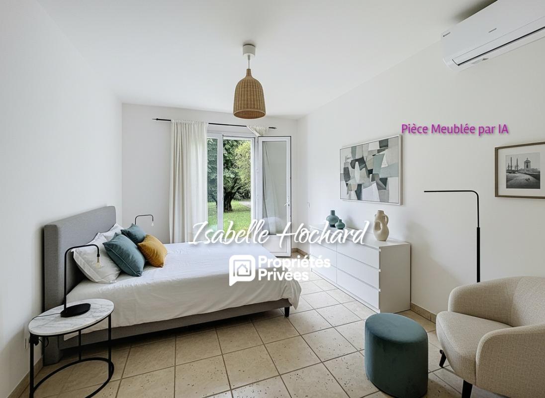 CUERS Maison familiale avec piscine, grands volumes et fort potentiel. Terrain 1 982 m² 12